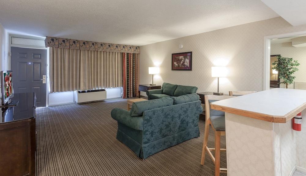 Red Roof Inn & Suites Де-Калб Екстер'єр фото